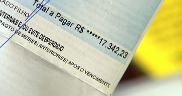 Não é incomum acontecer da conta de água alta chegar em um determinado mês. Isso pode ser um fenômeno imediato, com um aumento rápido de um mês para outro ou então um aumento constante, que vai escalando aos poucos. Em todos os casos, geralmente há um grande responsável pela conta de água alta: O vazamento.